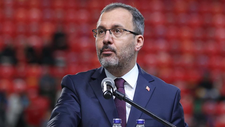 Bakan Kasapoğlu Trabzonspor’un yeni başkanı Doğan’ı kutladı